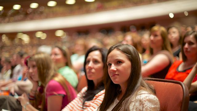 Young women meeting10