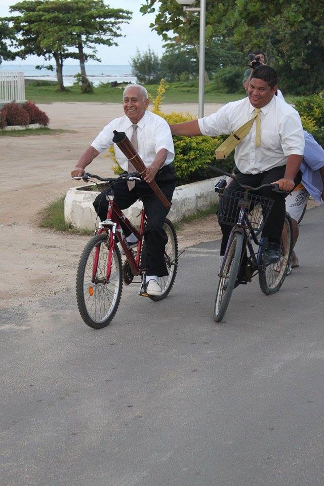 French Polynesia torch relay old man2 May 2014