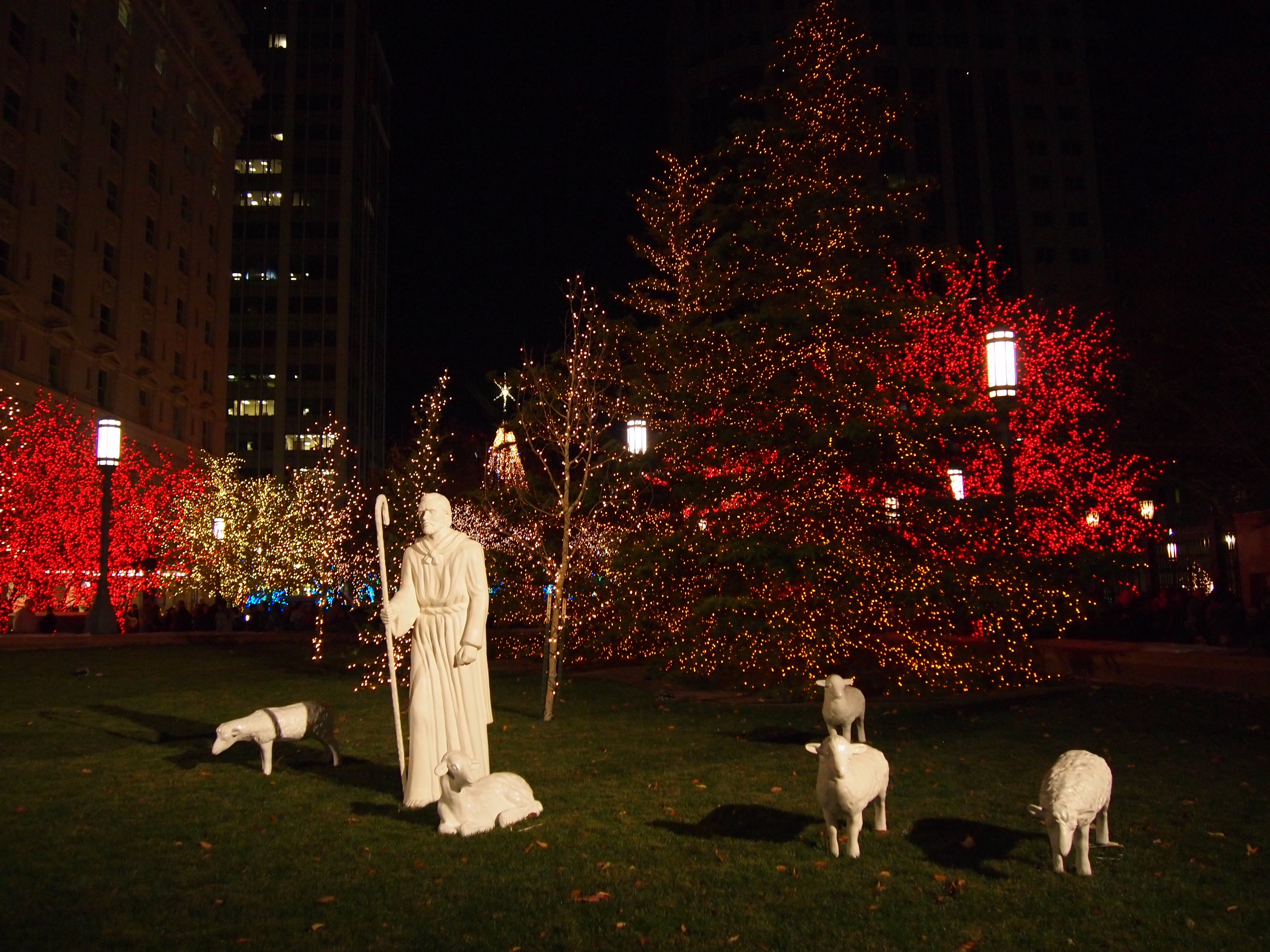 Temple Square lights14 2014